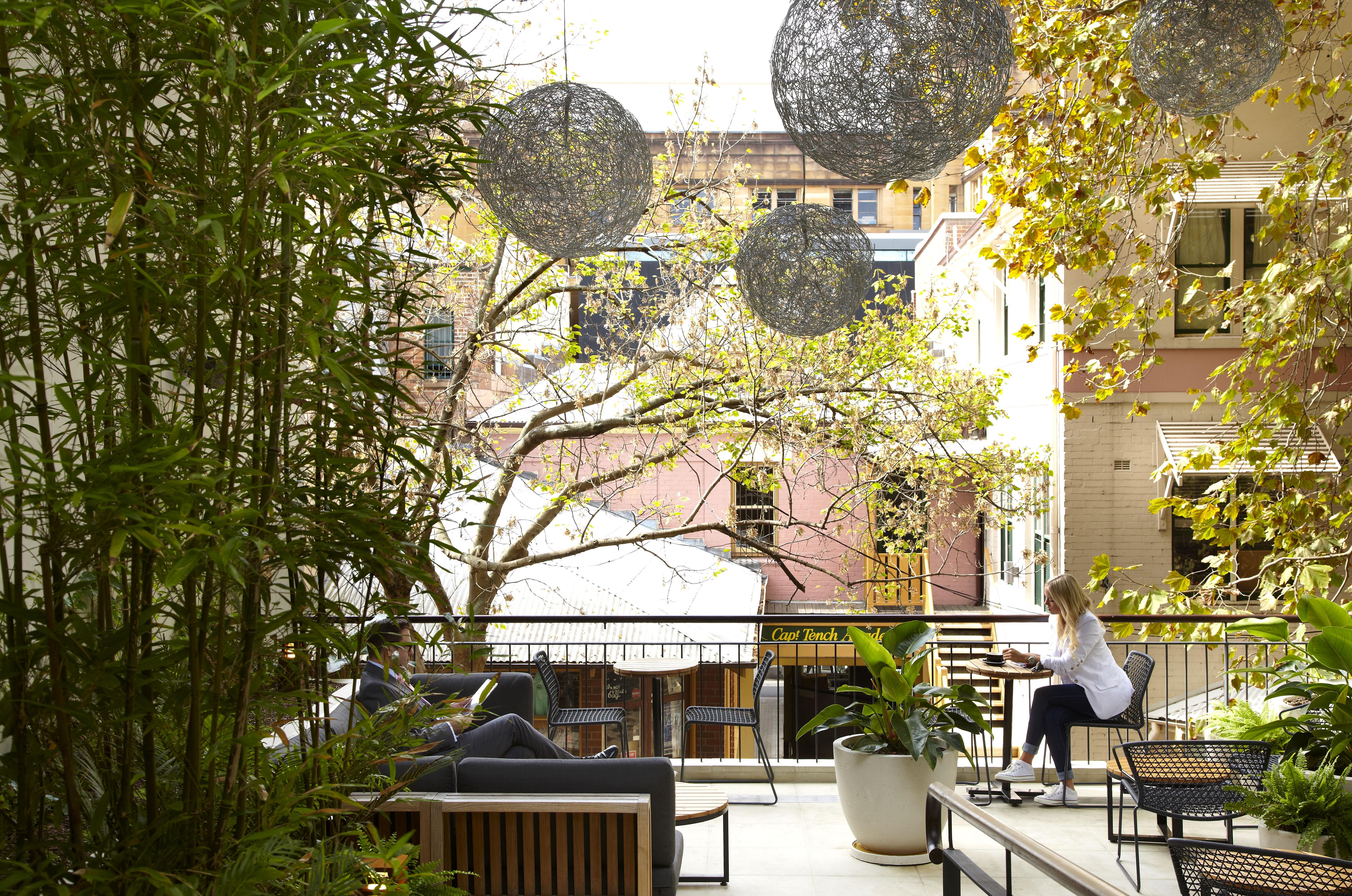 悉尼莱斯海景酒店 - 索菲特美憬阁 外观 照片 The courtyard at the hotel
